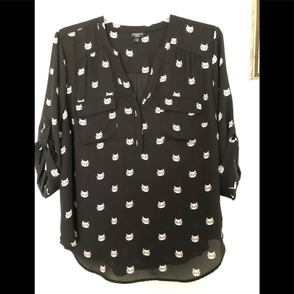 Torrid 2 black with cats in glasses motif blouse